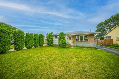 48 Arrowwood Dr N, Winnipeg, MB, R2V2R1 | Card Image