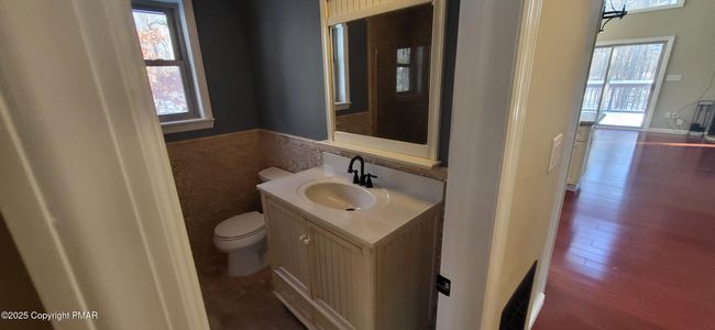 Bathroom 1 | Image 18