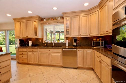 7 Starhaven Ave, Middletown, NY, 10940-4617 | Card Image