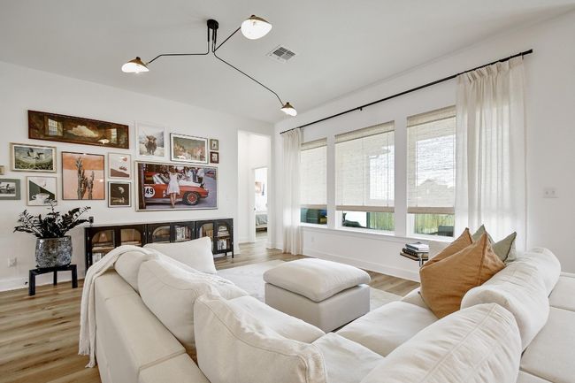 653 Texas Sage Loop, House other with 3 bedrooms, 2 bathrooms and 4 parking in Buda TX | Image 7