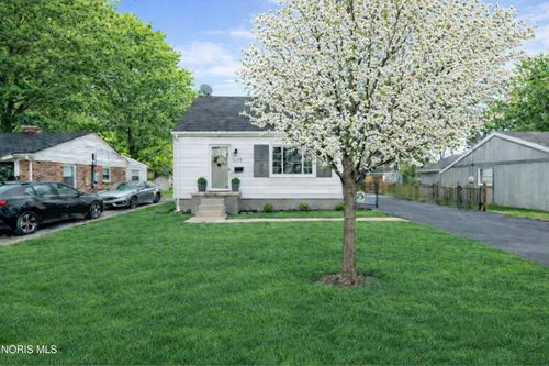 903 Lochhaven Blvd, Maumee, OH, 43537-3777 | Card Image