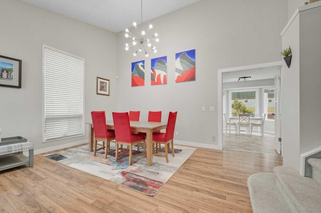 2815 Signal Hill Dr Sw, House other with 3 bedrooms, 3 bathrooms and 4 parking in Calgary AB | Image 4