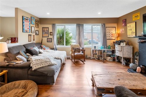 {{alt}} | Card Image