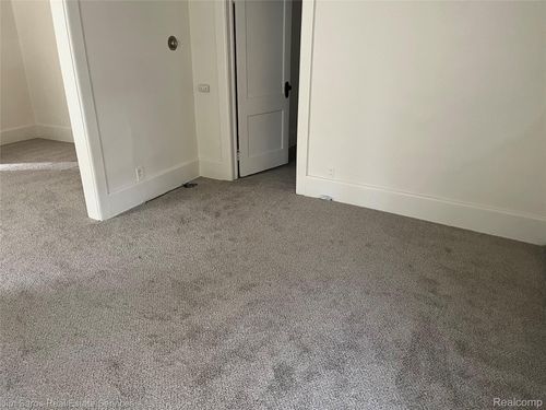 509 Saint Clair Ave, Grosse Pointe, MI, 48230-1503 | Card Image