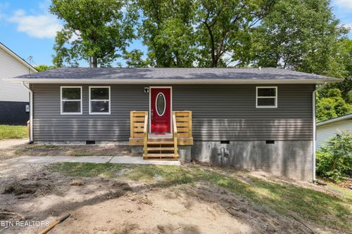 410 W Hemlock St, LaFollette, TN, 37766 | Card Image