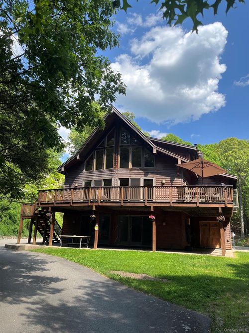 82 Indian Lake Rd, Putnam Valley, NY, 10579-1830 | Card Image