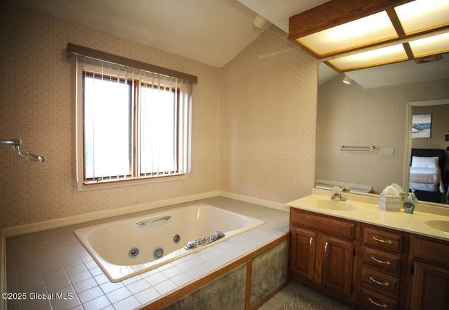 Primary Bath w/soaking tub & Separate Shower | Image 25