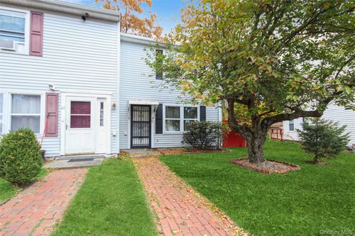 24 Greenhouse Ln, Poughkeepsie, NY, 12603-3657 | Card Image