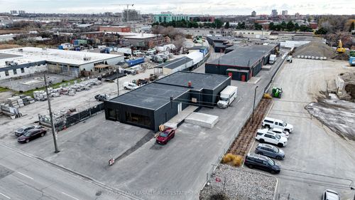 front-51 Comstock Rd, Scarborough, ON, M1L2G6 | Card Image