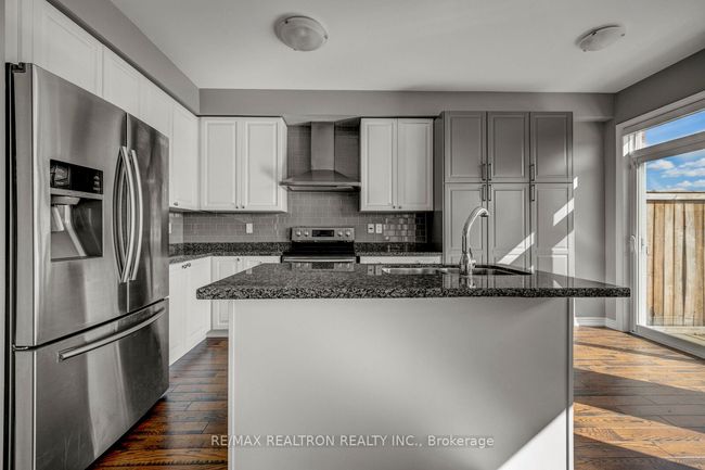 136 Vittorio De Luca Dr, House attached with 4 bedrooms, 3 bathrooms and 1 parking in Vaughan ON | Image 11