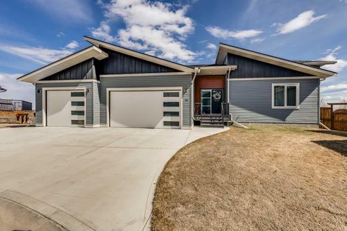 18 Poplar Ridge Close, Home with 4 bedrooms, 3 bathrooms and 5 parking in Didsbury AB | Card Image