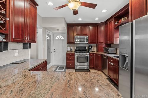 35 Lispenard Ave, New Rochelle, NY, 10801-4420 | Card Image