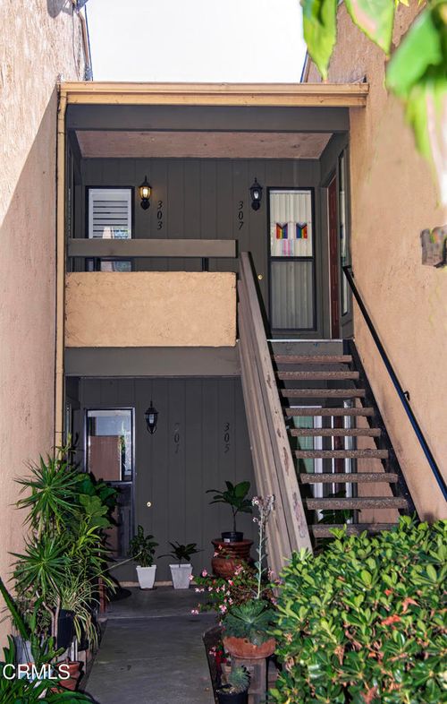 307 Oakwood St, Ventura, CA, 93001-1641 | Card Image