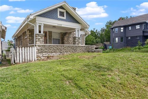 2420 E 42nd St, Kansas City, MO, 64130-1228 | Card Image