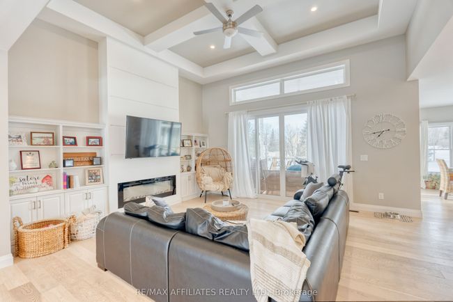 23 Tudor Cir, House other with 3 bedrooms, 3 bathrooms and 6 parking in Lombardy ON | Image 7