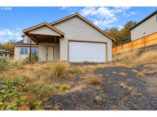 928 Se Golden Eagle Ave, Roseburg, OR, 97470-3861 | Card Image