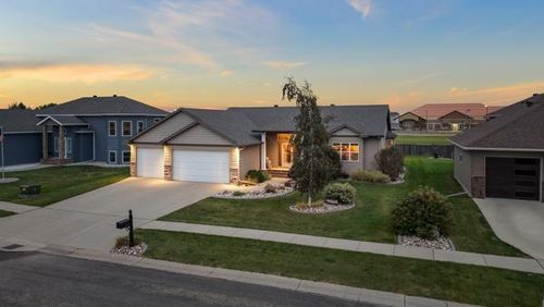 1218 35th Street Cir S, Moorhead, MN, 56560-8126 | Card Image