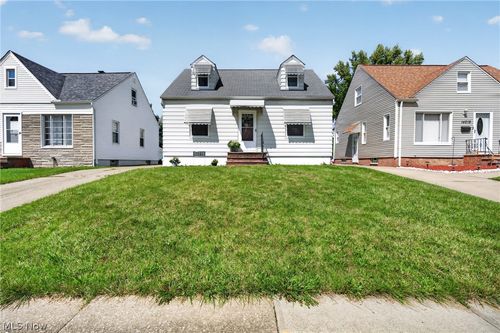 14215 Tabor Ave, Maple Heights, OH, 44137-3829 | Card Image