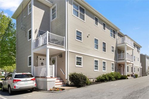 201-231 Maple Ave, Newport, RI, 02840-1070 | Card Image