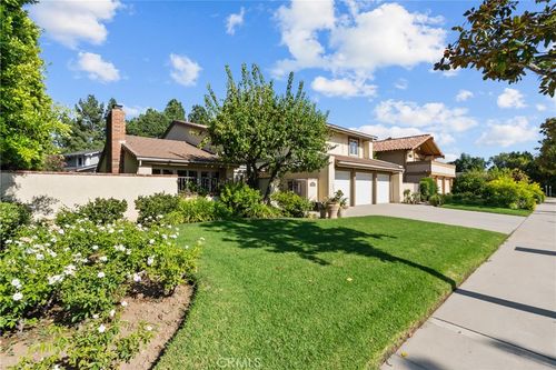 10216 Melvin Ave, Northridge, CA, 91324-1023 | Card Image