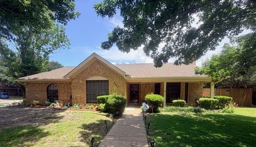 5540 Misty Meadow Dr, North Richland Hills, TX, 76180-6632 | Card Image