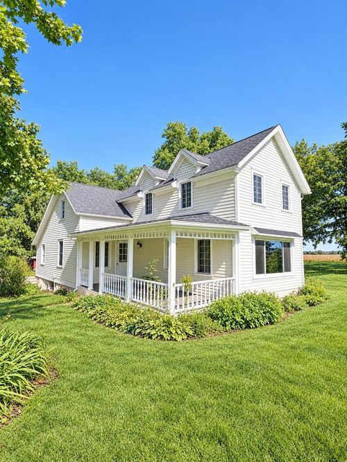 W11676 Pergande Rd, Columbus, WI, 53925-9011 | Card Image