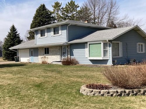 693 Stearns Ave E, Eden Valley, MN, 55329-9282 | Card Image