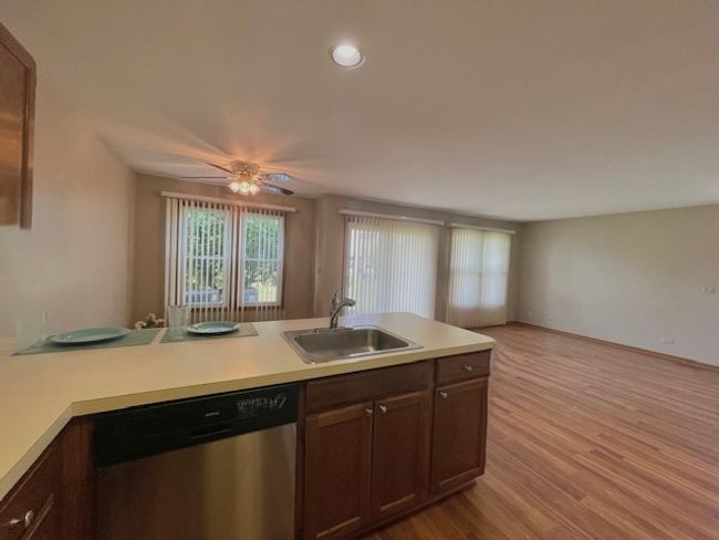 5 - 304 University Ln, Townhouse with 2 bedrooms, 1 bathrooms and 1 parking in Elk Grove Village IL | Image 10