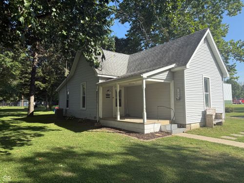 105 Walnut St, Roachdale, IN, 46172-9042 | Card Image