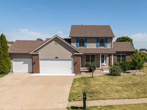 11 Jacob Dr, Eldridge, IA, 52748-9582 | Card Image