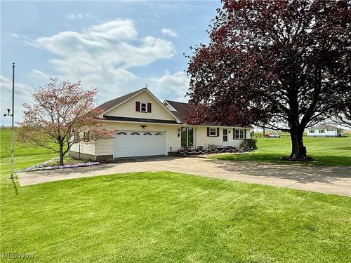 3278 Fresno Rd Nw, Carrollton, OH, 44615-9211 | Card Image