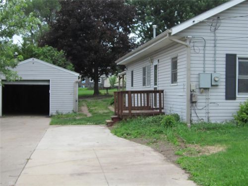 2402 Fruitland Blvd Sw, Cedar Rapids, IA, 52404-3720 | Card Image