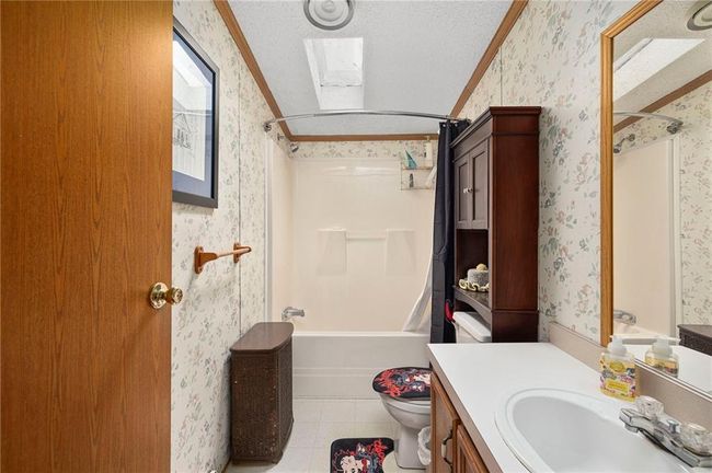 Full Bathroom | Image 25