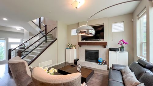 24317 112b Ave, Maple Ridge, BC, V2W1H5 | Card Image