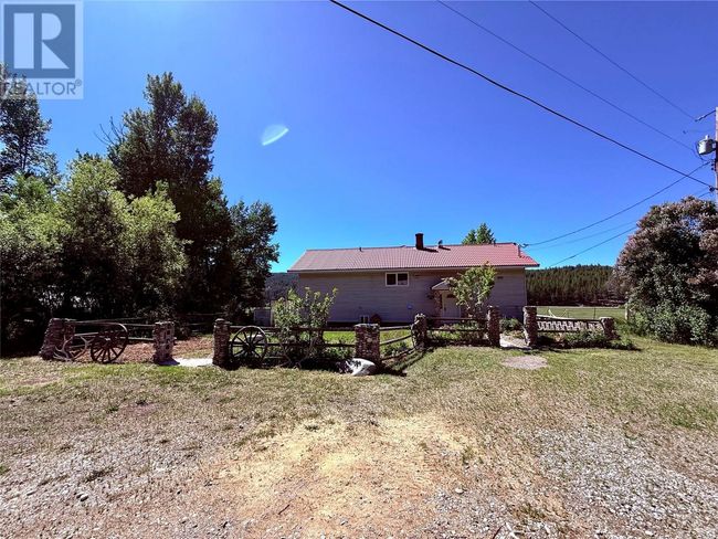 5888 Lazy Lake Rd, Home with 4 bedrooms, 2 bathrooms and null parking in Wasa BC | Image 5