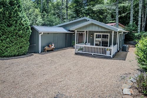 10 Overlook Rd, Newland, NC, 28657-8409 | Card Image