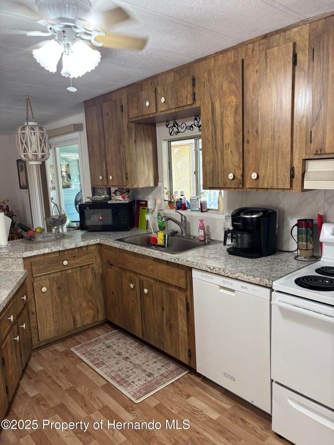 14334 Midfield St, House other with 3 bedrooms, 2 bathrooms and null parking in BROOKSVILLE FL | Image 8