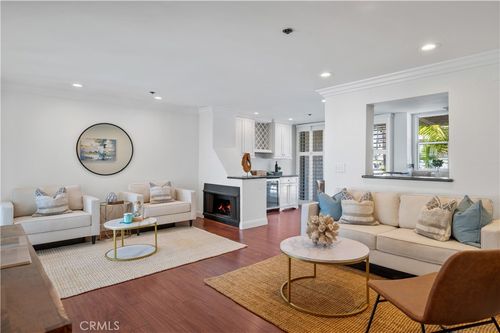 320-555 Esplanade, Redondo Beach, CA, 90277-3639 | Card Image