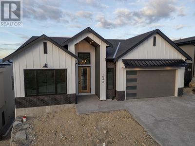 1042 Emslie St, House other with 5 bedrooms, 4 bathrooms and null parking in Kelowna BC | Image 2