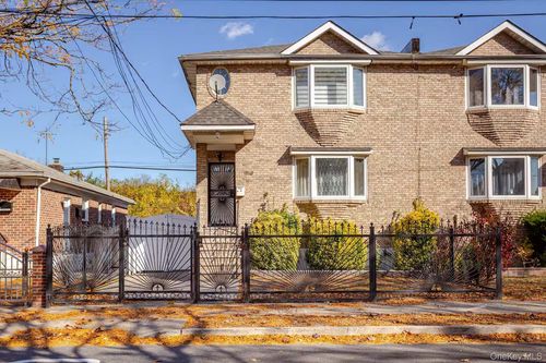 13745 Bedell St, Springfield Gardens, NY, 11413-3054 | Card Image
