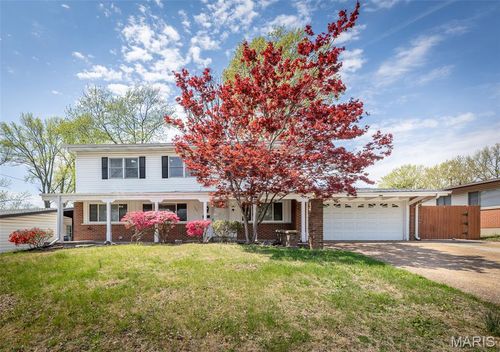 1665 Horseshoe Dr, Florissant, MO, 63033-2525 | Card Image