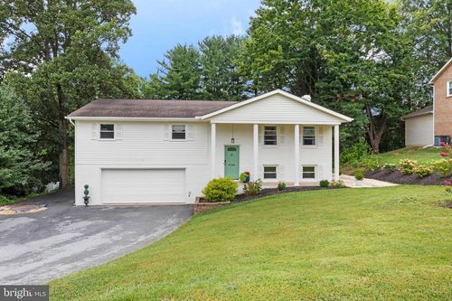 6246 Leader Dr, YORK, PA, 17407-1333 | Card Image