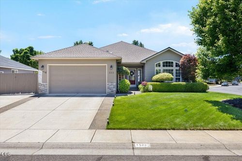 523 Meadowbrook Dr, Central Point, OR, 97502-3288 | Card Image