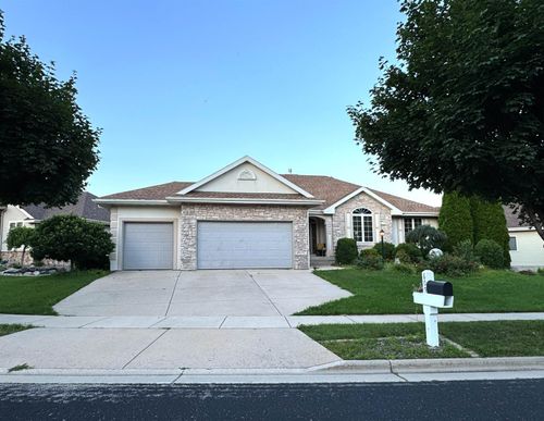 609 S Meadowbrook Ln, Waunakee, WI, 53597-2829 | Card Image