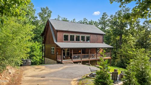 834 Pine Top Ln, Gatlinburg, TN, 37738-6348 | Card Image