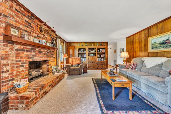 16-Family Room | Image 16