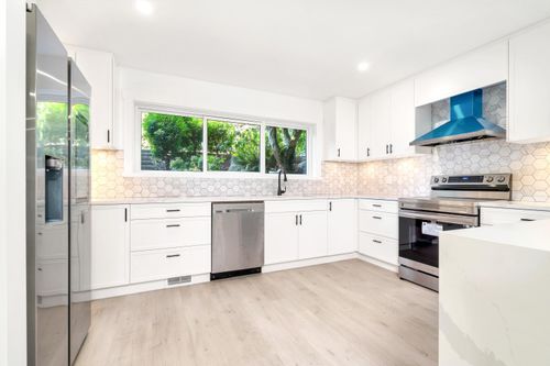 1126 Chateau Pl, Port Moody, BC, V3H1N6 | Card Image