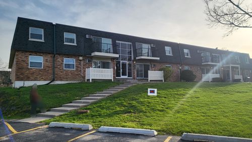 apt-206-9958 S 84th Ter, Palos Hills, IL, 60465-1219 | Card Image