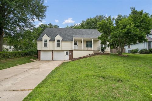 6804 N Agnes Ave, Gladstone, MO, 64119-1135 | Card Image