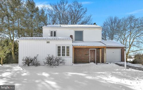 109 E Pine St, EPHRATA, PA, 17522-2135 | Card Image